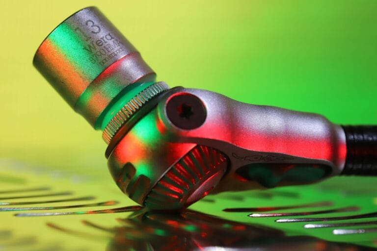 Klucze dynamometryczne 40–200 Nm – test dokładności przed i po 500 użyciach